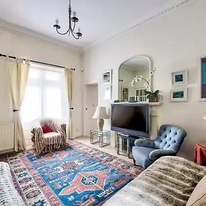 Holiday home Guestready - Classic Charm Near Holyrood Park, Edinburgh